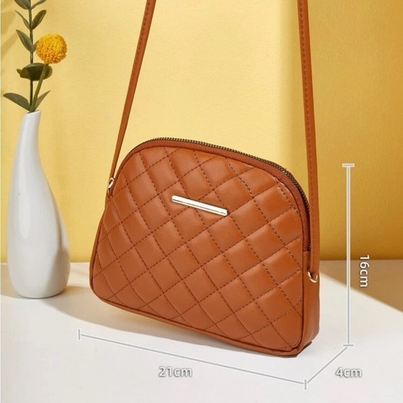 ⚠️Clearance Quilted Brown Dome Crossbody Bag - Picture 5 of 5